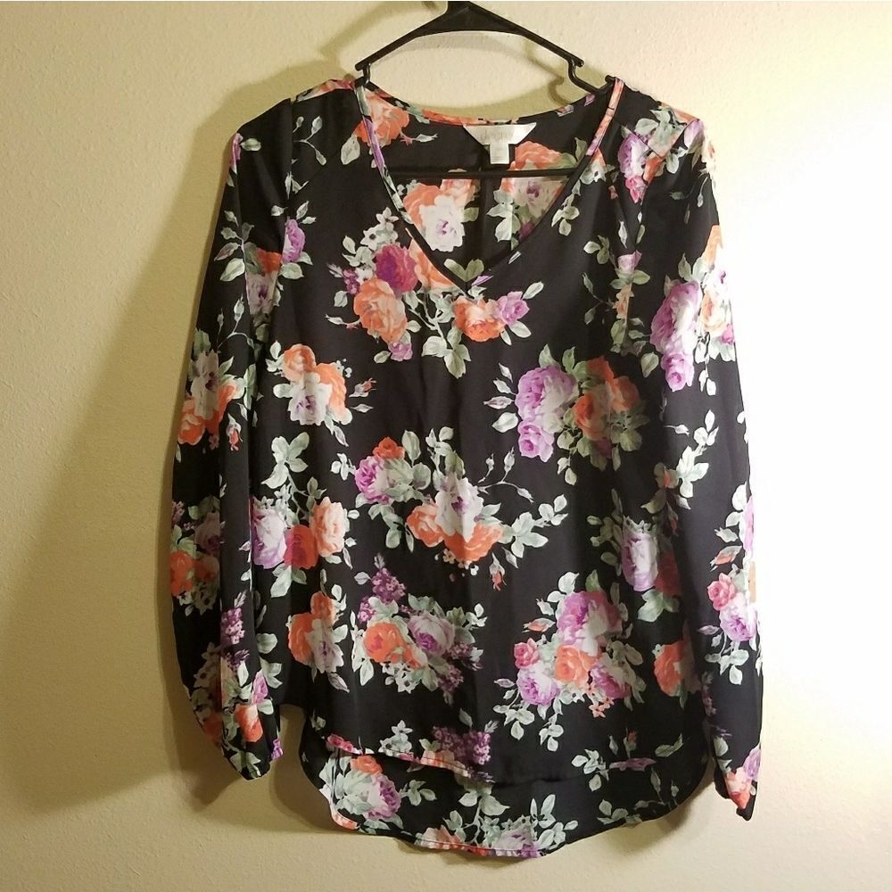 Great condition back flowered blouse